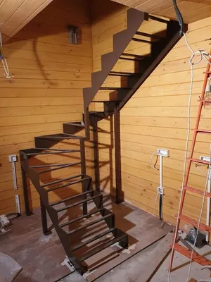 Металлокаркас лестницы в деревянный дом | Лестница, Дом, Лестничные  конструкции