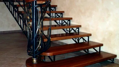 Входная лестница на металлическом каркасе в дом на заказ. Входная лестница  на металлическом каркасе | metallo-obrabotka24.ru