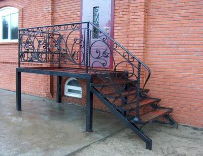 Винтовые лестницы на второй этаж – купить винтовую лестницу из металла в  Москве на сайте компании Металл - Контраст