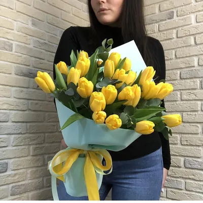 Жёлтые тюльпаны по цене 175 ₽ - купить в RoseMarkt с доставкой по  Санкт-Петербургу