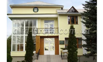 Европейский желтый фасад дома Стоковое Фото - изображение насчитывающей  желтый, живо: 51711966