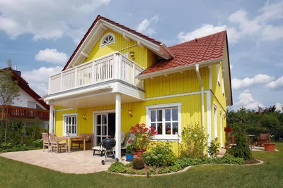 Желтый фасад дома в Эшториле Стоковое Изображение - изображение  насчитывающей жилище, фасад: 104496333