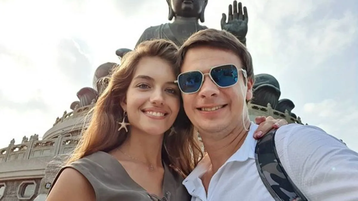 Жена Комарова назвала себя экспертом в раскрашивании яиц и дала мастер-класс Жена Комарова назвала себя экспертом в раскрашивании яиц и дала мастер-класс