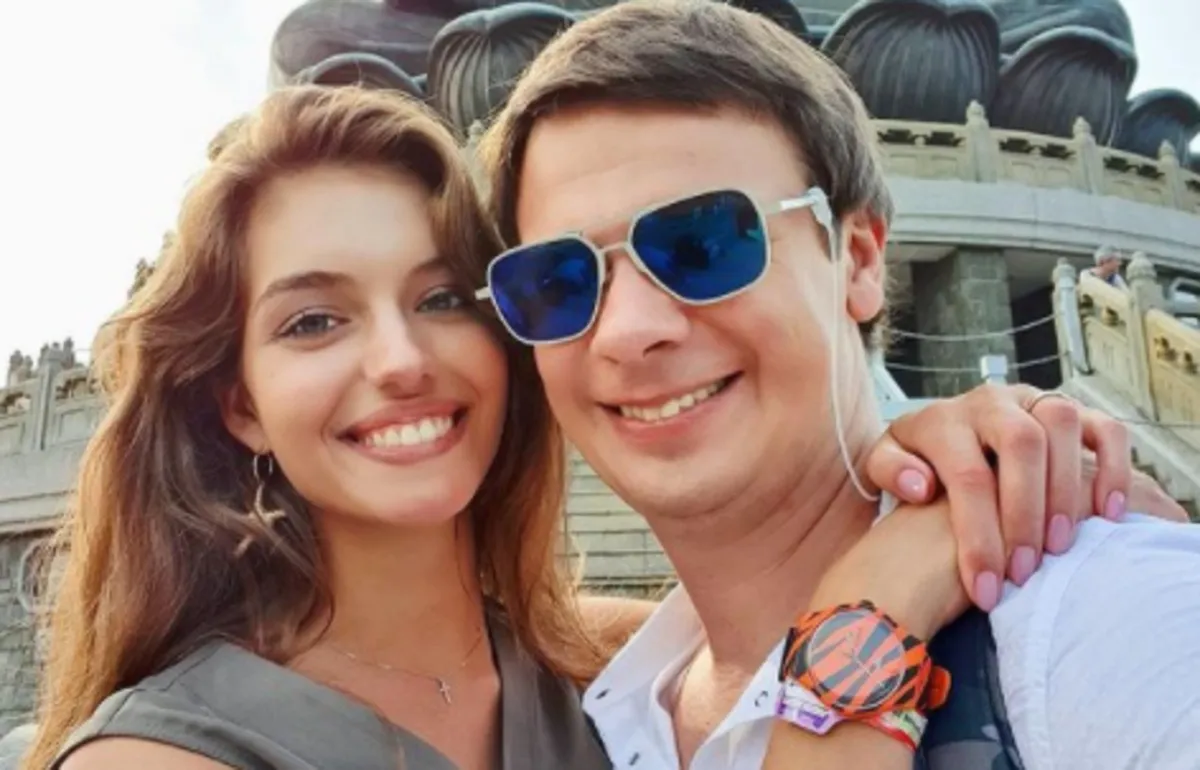 Жена Комарова снялась в стильной фотосессии - Александра Кучеренко на страницах Каравана историй - фото Жена Комарова снялась в стильной фотосессии - Александра Кучеренко на страницах Каравана историй - фото