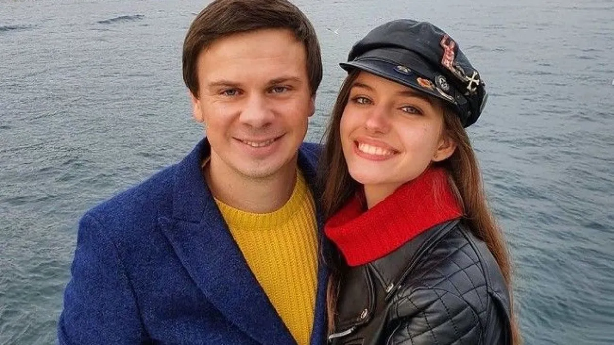 Молоденькая жена Комарова из \"Мира наизнанку\" превратилась в голливудскую красотку, люди не узнают: \"Энн Хэтэуэй?\" - ЗНАЙ ЮА Молоденькая жена Комарова из \"Мира наизнанку\" превратилась в голливудскую красотку, люди не узнают: \"Энн Хэтэуэй?\" - ЗНАЙ ЮА