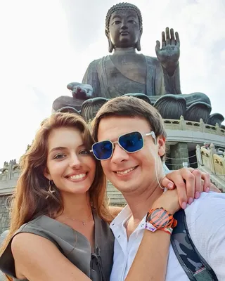 Последний класс школы: жена Комарова залюбовала фанатов архивным фото —  УНИАН