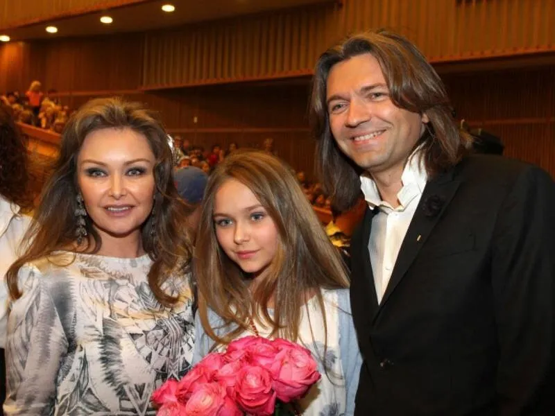 Жена Дмитрия Маликова призналась, что их дочь чуть не записали в ЗАГСе на другого мужчину - Вокруг ТВ. Жена Дмитрия Маликова призналась, что их дочь чуть не записали в ЗАГСе на другого мужчину - Вокруг ТВ.