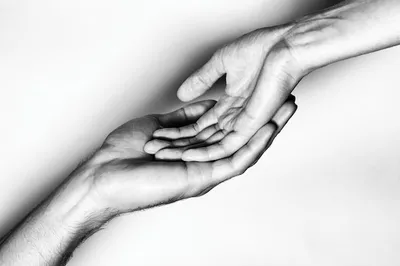 Мужские и женские руки: разные, но такие же важные