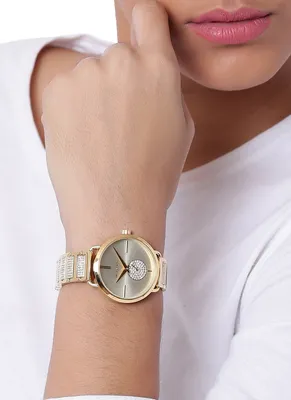 Изображение женских часов на руке с циферблатом в форме буквы V