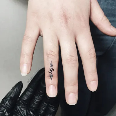 Татуировки на пальцах рук: лучшие дизайны