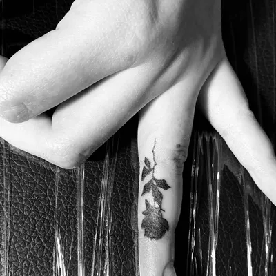 Красивые татуировки на пальцах для девушек