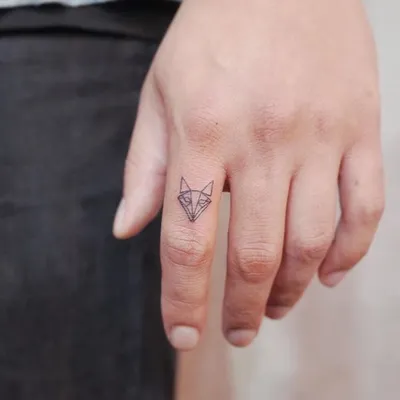 Татуировки на пальцах рук: лучшие фотографии
