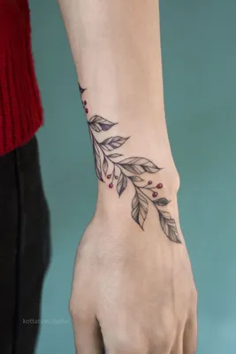 Руки-холст: женские татуировки