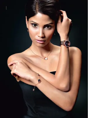Качественные женские часы на руке: фотографии для рекламы