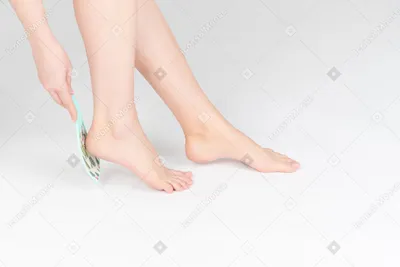 Alena - 🧐На фото главные враги женских ног. Их называют- телеангиоэктазы,  по-русски сосудистые звездочки💥. Они живут очень часто на женских ногах и  наделяют человека Звёздной болезнью🌟. Порой они способны образовывать  целые созвездия🌌
