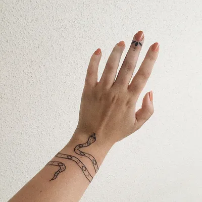 Женские татуировки на руке в формате WebP