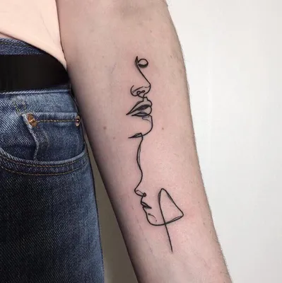 Стильные татуировки на женской руке