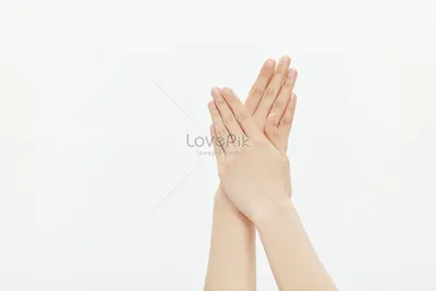 Фото женских рук с водой