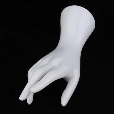 Изображение женской руки в WebP формате