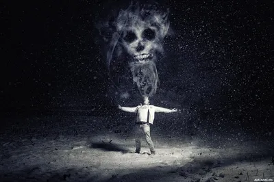 Мистическая картинка с человеком и покидающим его злым духом в виде черепа  — Картинки на аву