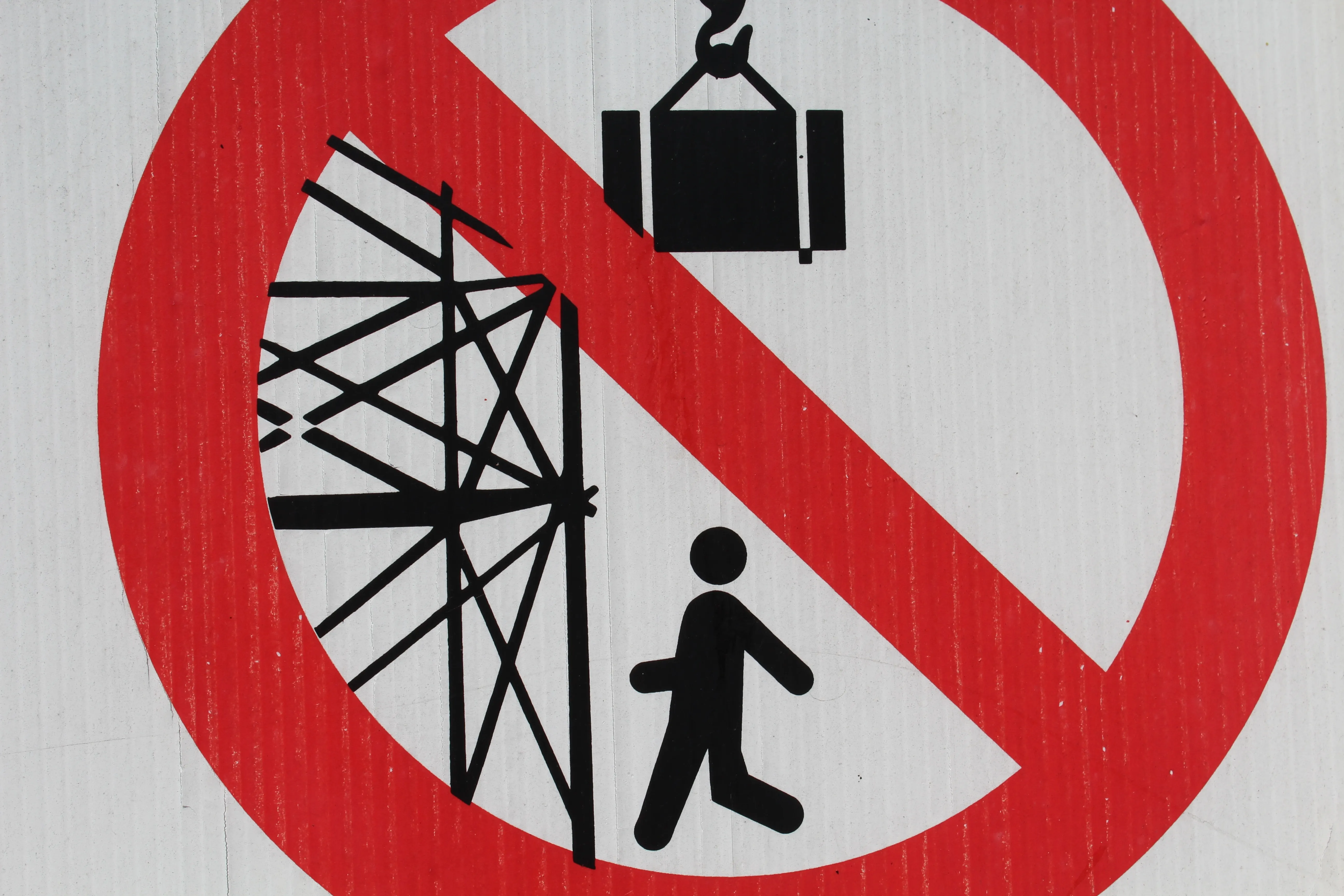 Какой знак можно встретить на стройке. Знаки на строительной площадке. Знаки безопасности в строительстве. Таблички безопасности на стройке. Запрещающие знаки на строительной площадке.