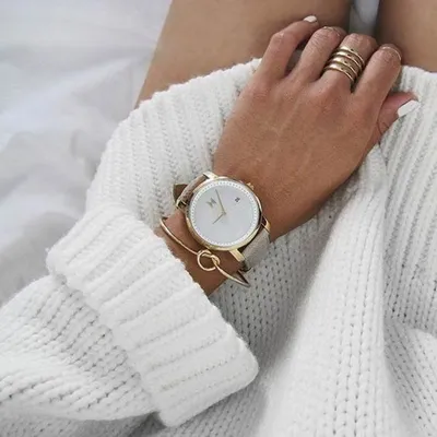 Картинка золотых часов на руке: изумительный дизайн