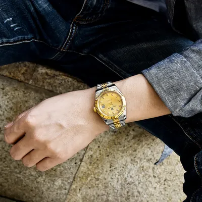 Золотые часы на руке: фото в формате JPG
